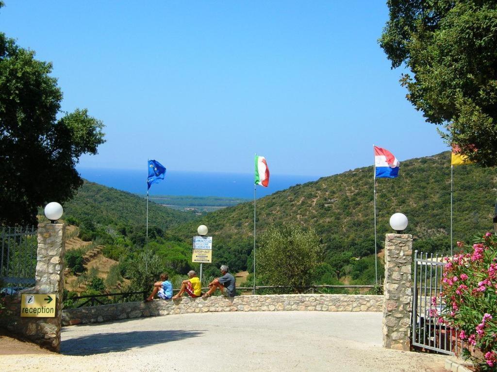Divacamp Glamping Resort Campiglia Marittima Bagian luar foto